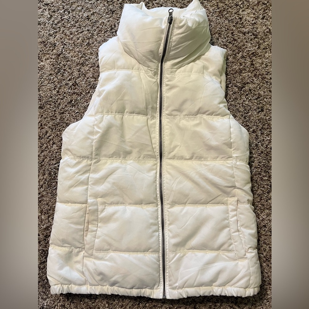 Old Navy Women's Cream Quilted Puffer Vest